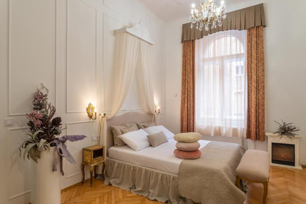 Regina Apartments On Kiraly Street Budapest Exteriör bild